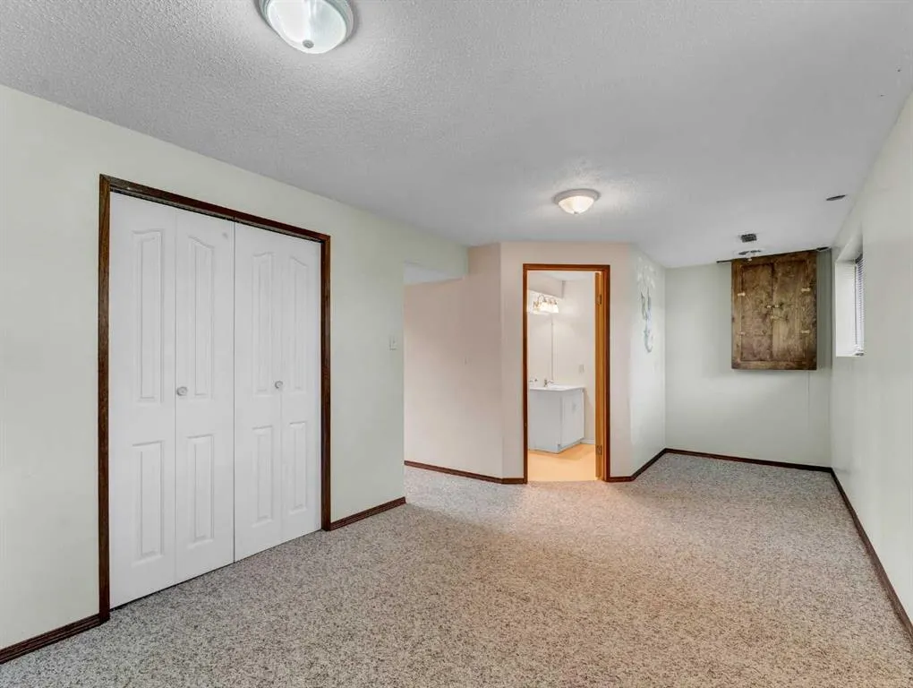 90 Simpson Crescent SE