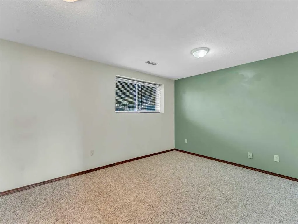 90 Simpson Crescent SE