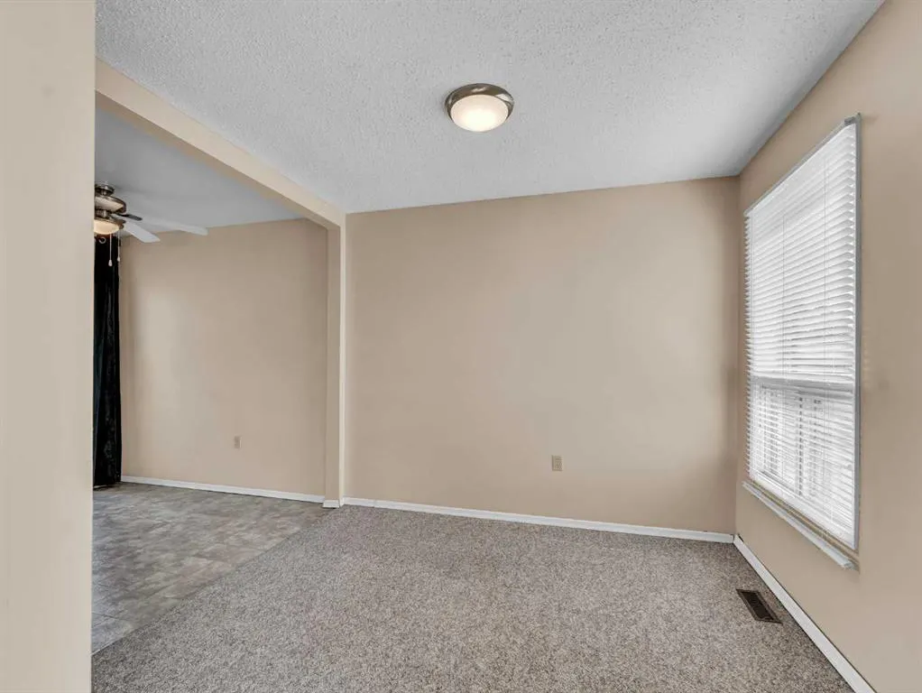 90 Simpson Crescent SE