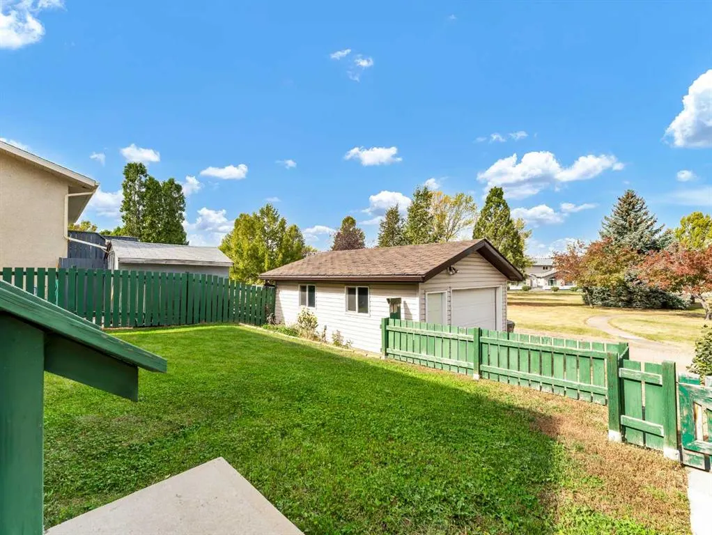 90 Simpson Crescent SE