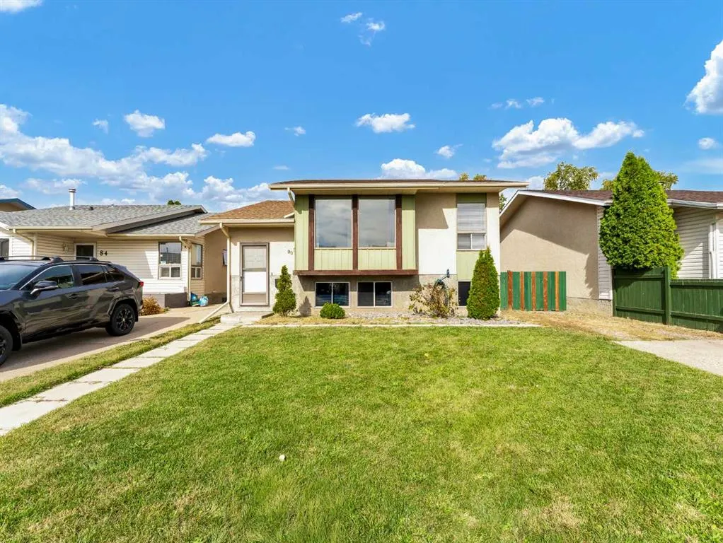 90 Simpson Crescent SE