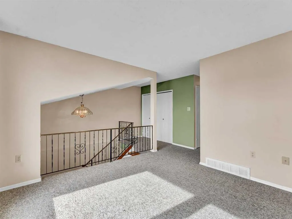 90 Simpson Crescent SE