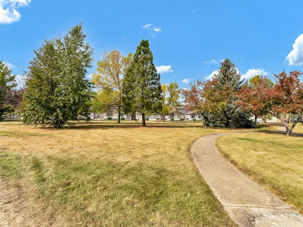 90 Simpson Crescent SE