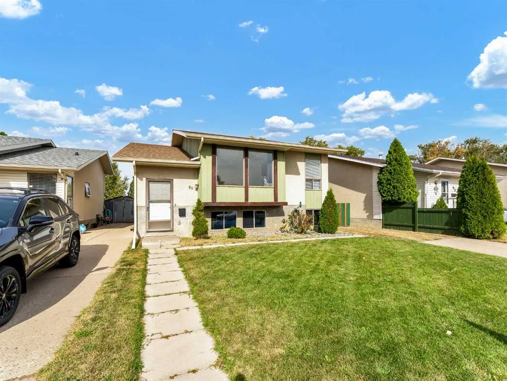 90 Simpson Crescent SE