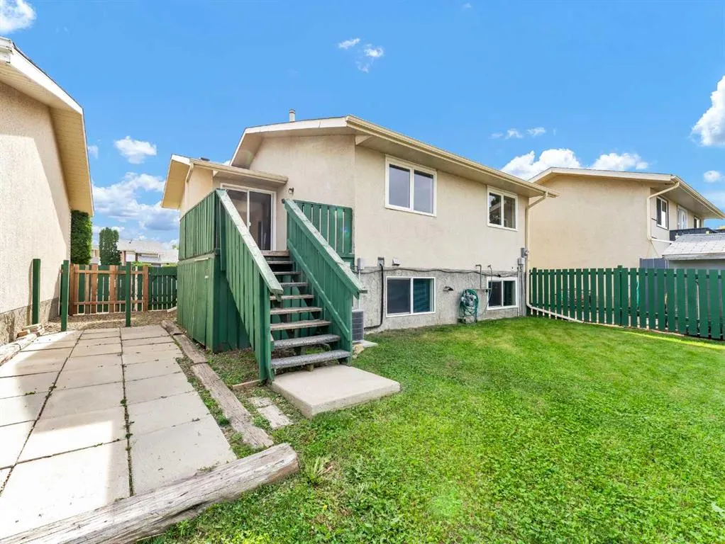 90 Simpson Crescent SE