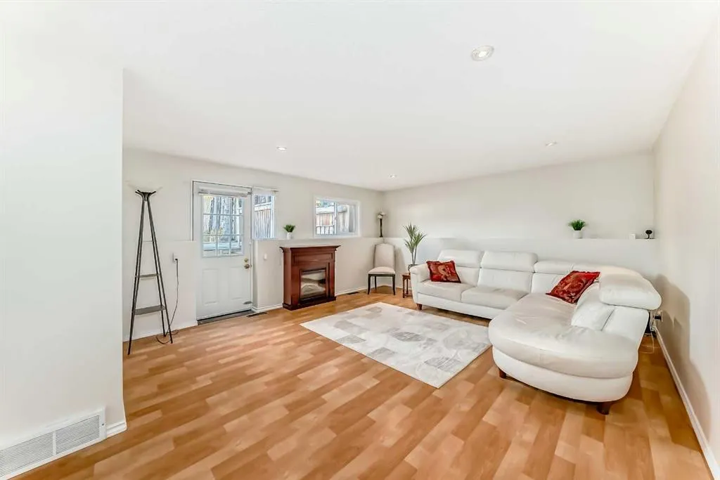 35 Ray Avenue NW
