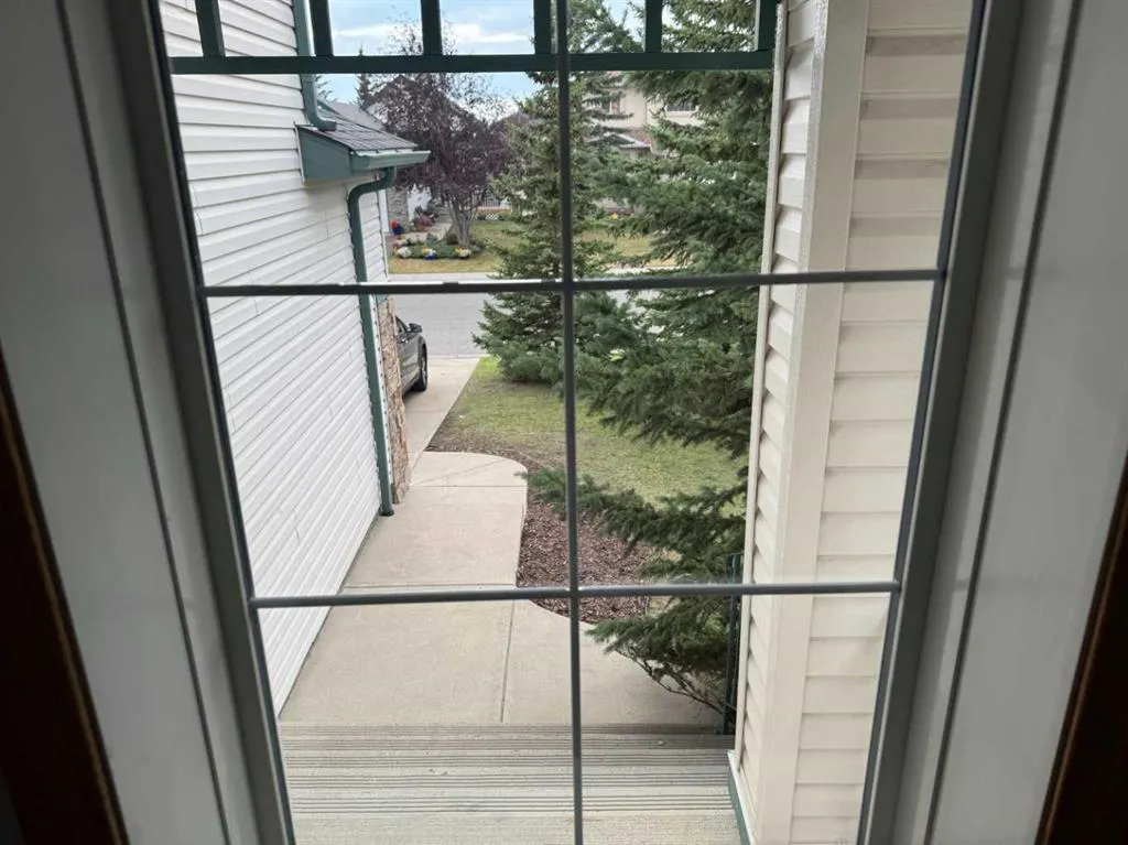 22 Arbour Butte Road NW