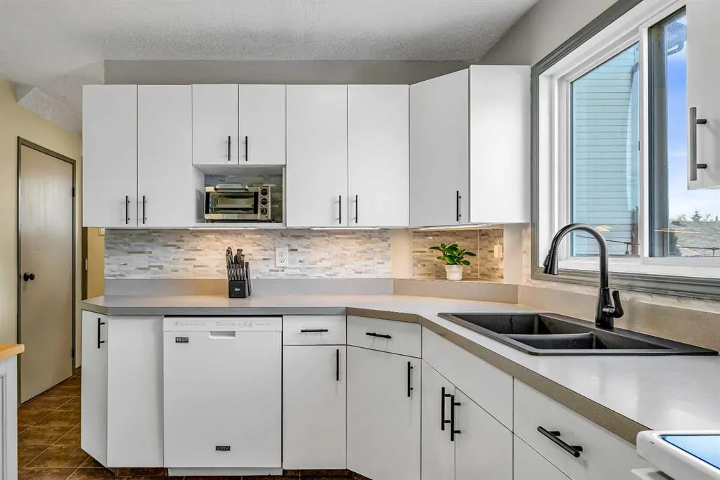 23 Riverbirch Place SE