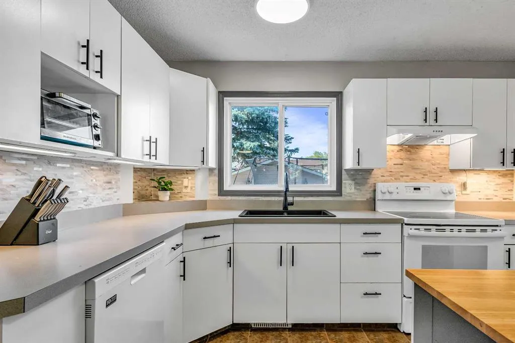 23 Riverbirch Place SE