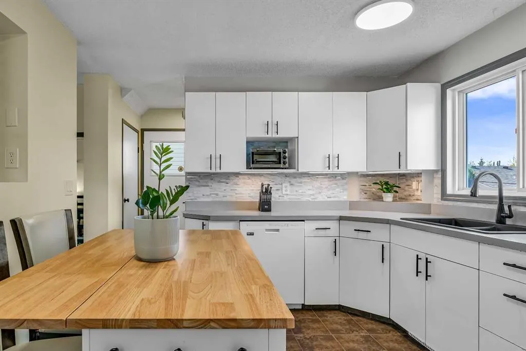 23 Riverbirch Place SE