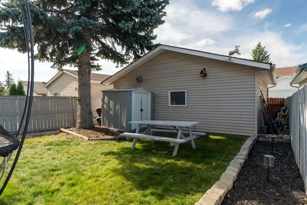 23 Riverbirch Place SE