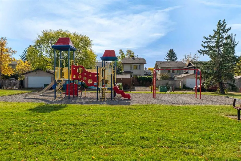 23 Riverbirch Place SE