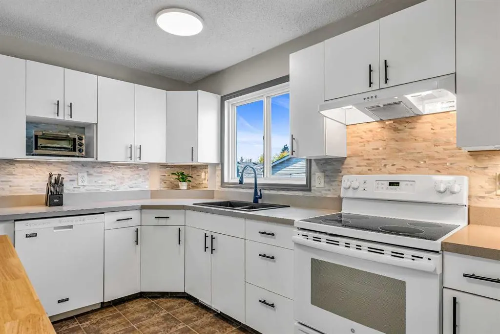 23 Riverbirch Place SE
