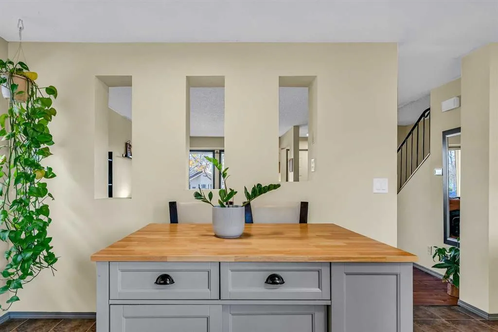 23 Riverbirch Place SE