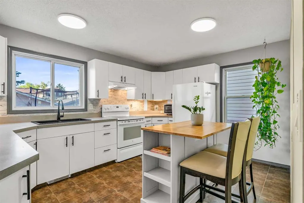 23 Riverbirch Place SE