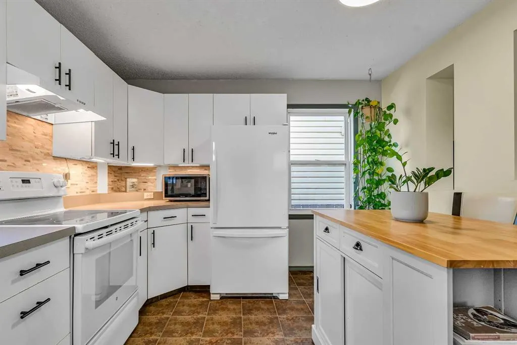 23 Riverbirch Place SE
