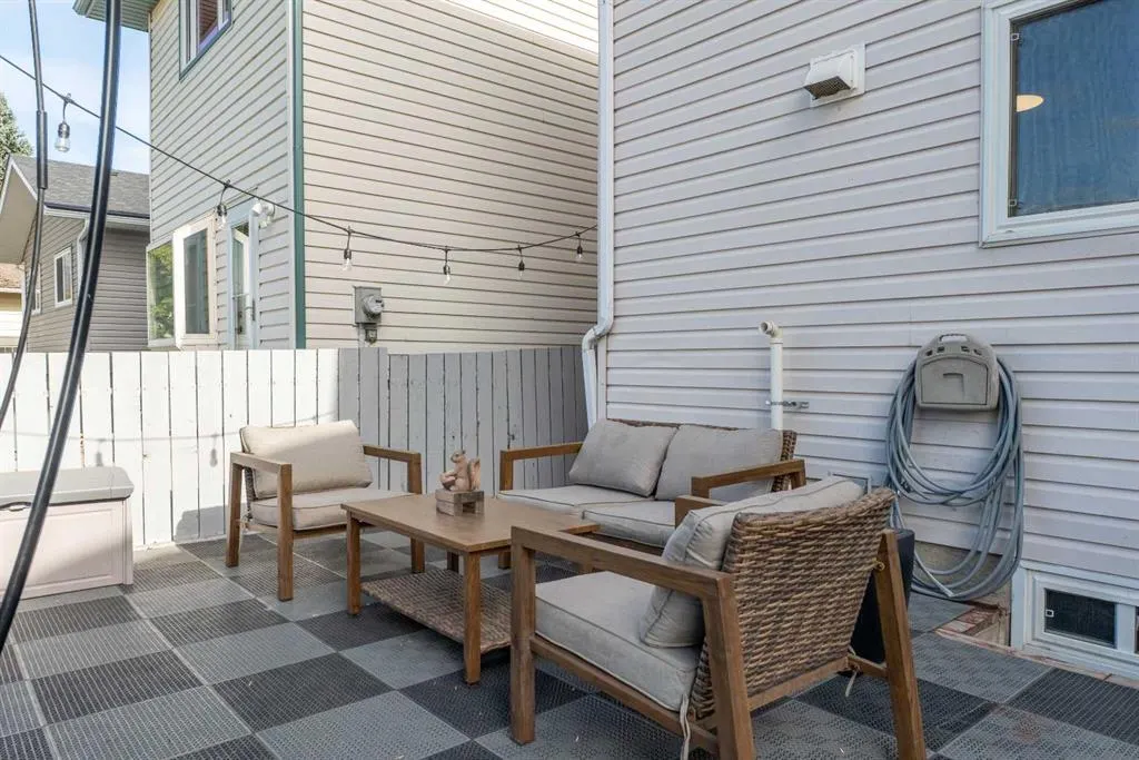 23 Riverbirch Place SE