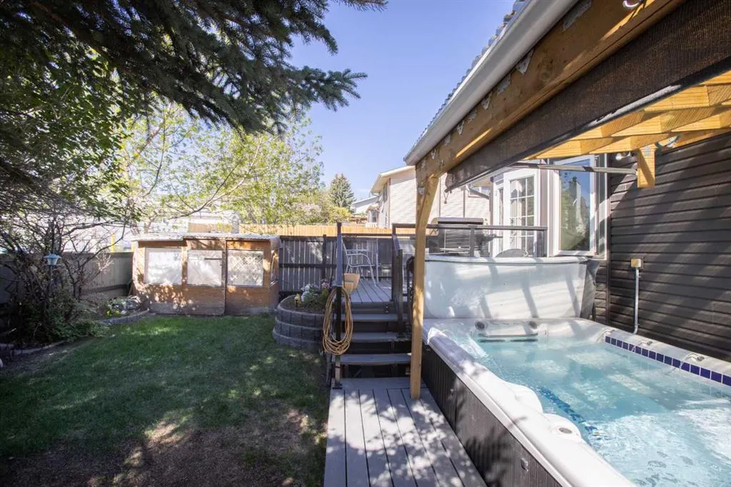 131 Macewan Meadow Way NW