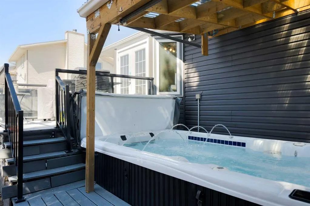 131 Macewan Meadow Way NW