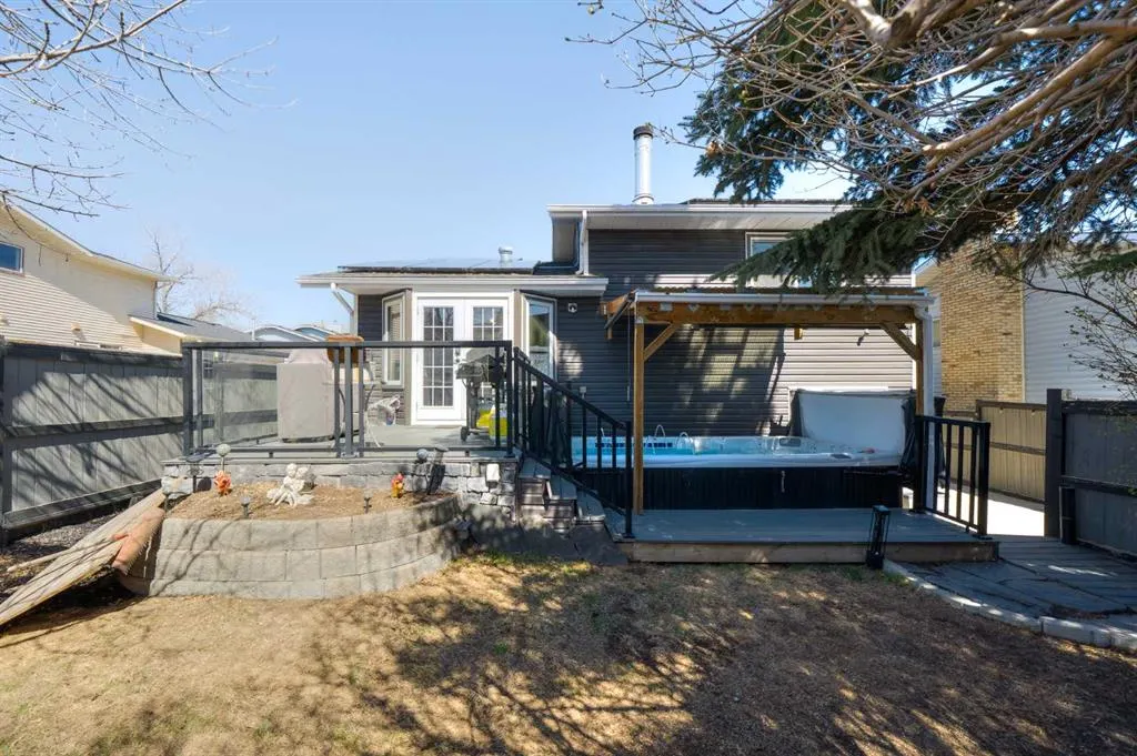 131 Macewan Meadow Way NW