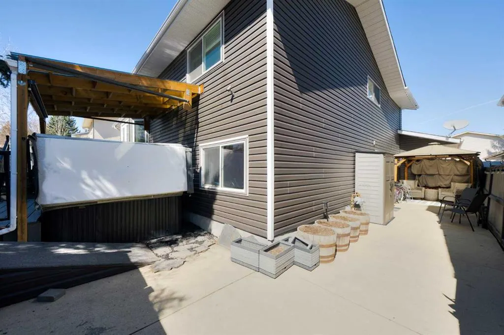131 Macewan Meadow Way NW