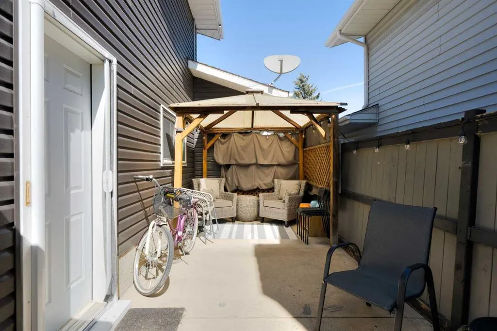 131 Macewan Meadow Way NW