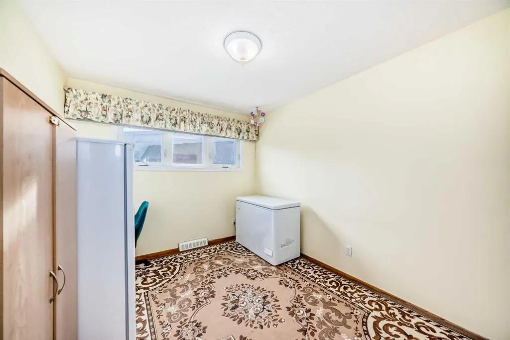 44 Gordon Drive SW
