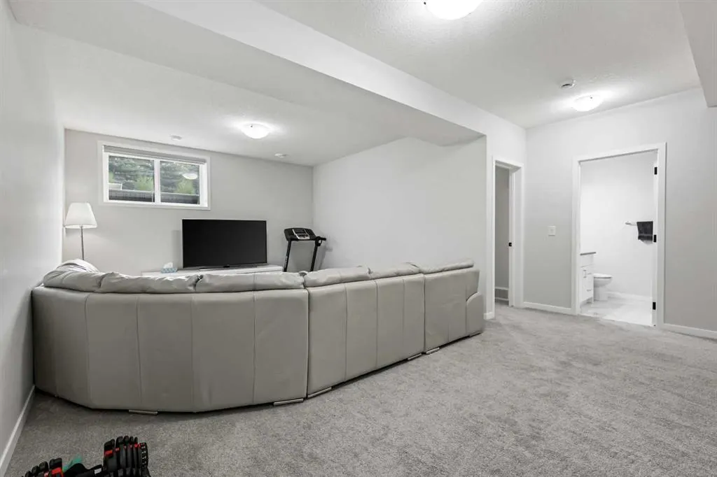 186 West Grove Point SW