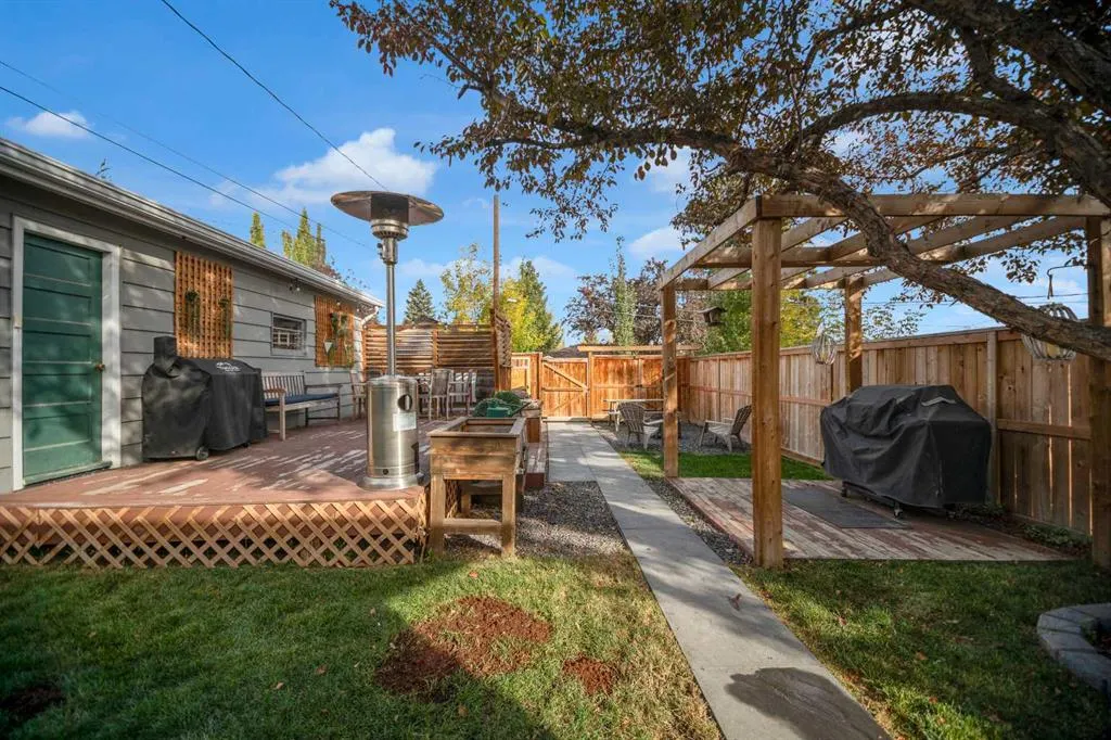 51 Hazelwood Crescent SW