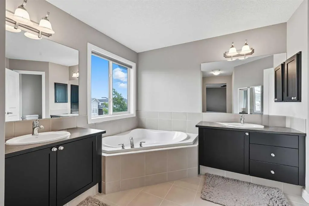 136 Silverado Skies Manor SW