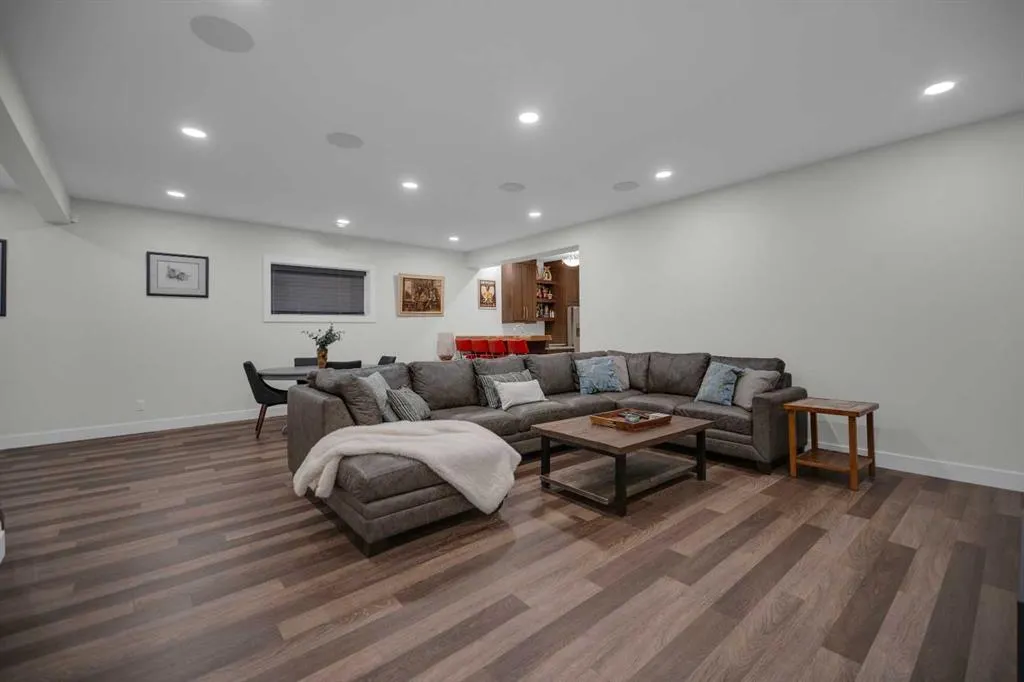 220 Parkwood Place SE