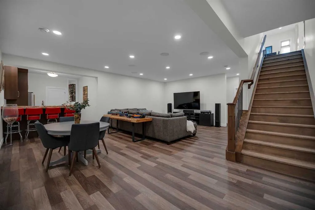 220 Parkwood Place SE