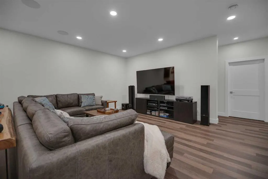 220 Parkwood Place SE