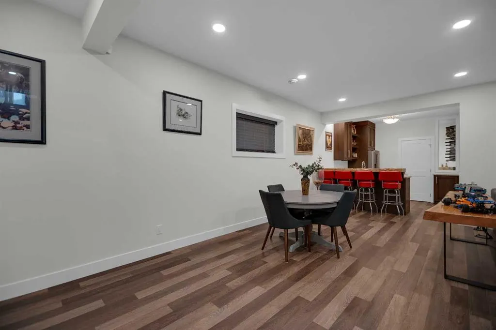 220 Parkwood Place SE