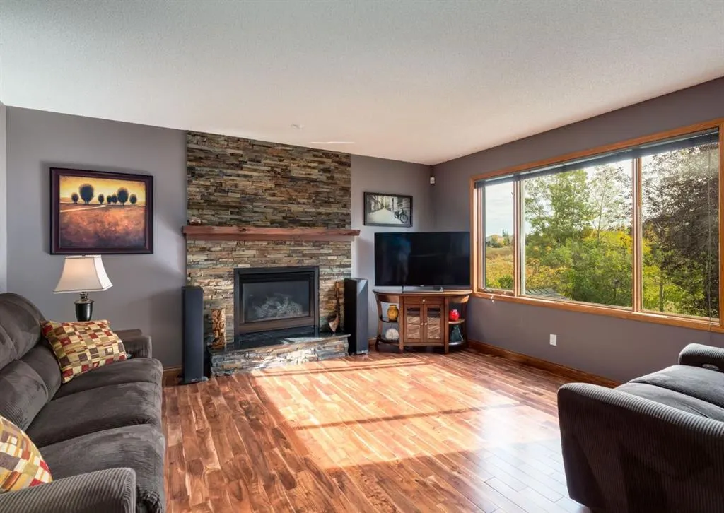 64 Hidden Ridge Close NW