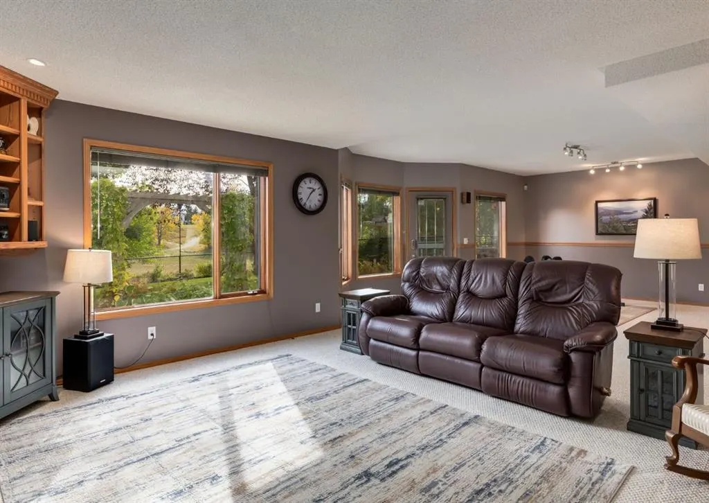 64 Hidden Ridge Close NW