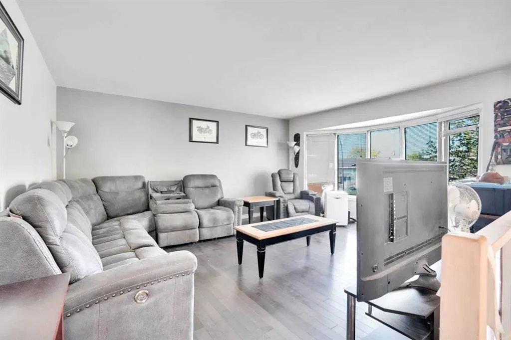 4764 Rundlewood Drive NE
