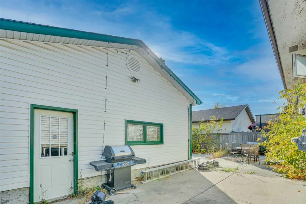 4764 Rundlewood Drive NE