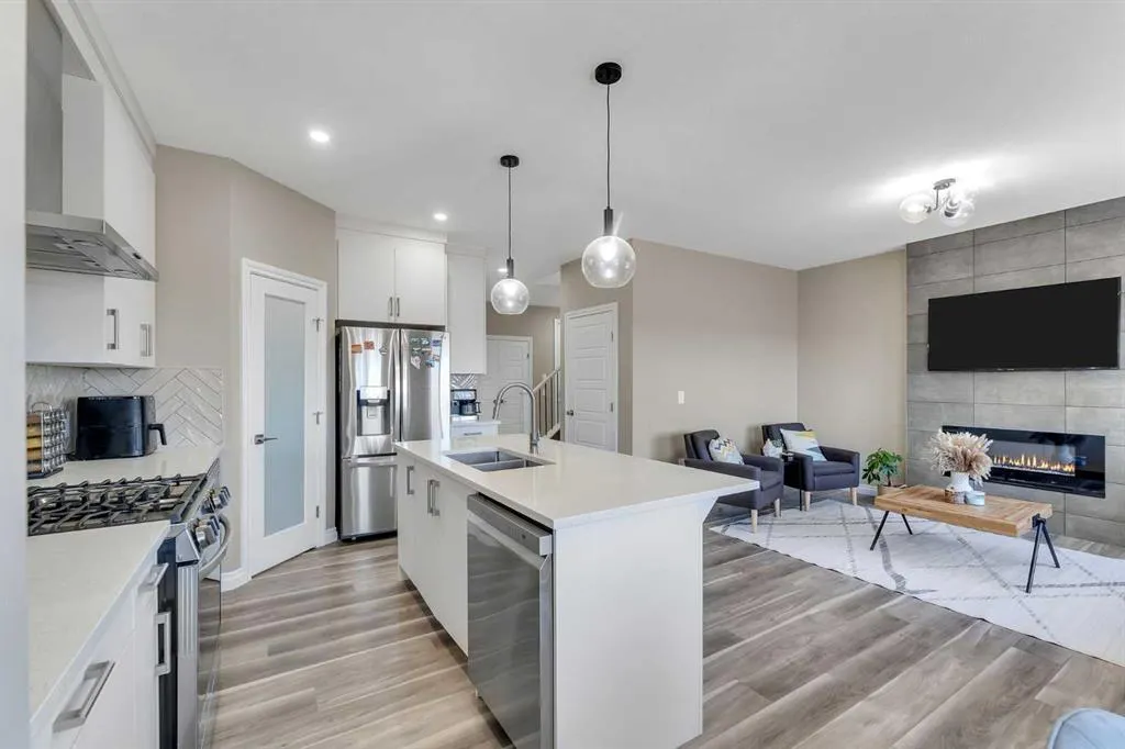 521 Corner Meadows Way NE