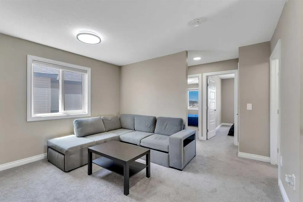 521 Corner Meadows Way NE