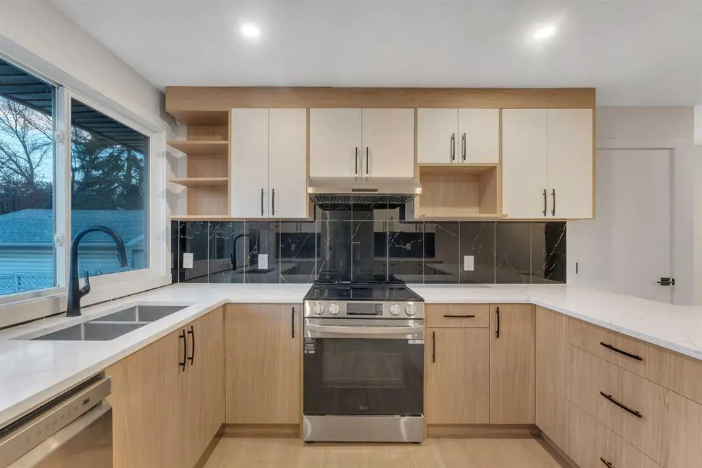 352 Lysander Place SE