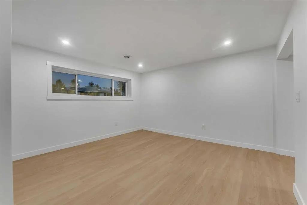 352 Lysander Place SE