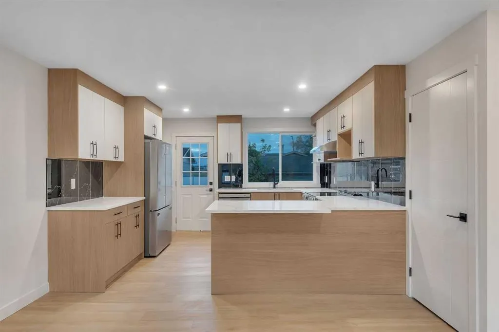352 Lysander Place SE