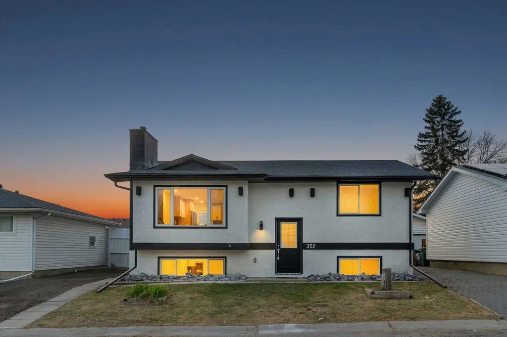 352 Lysander Place SE