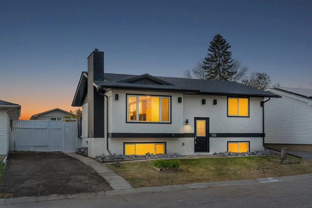 352 Lysander Place SE