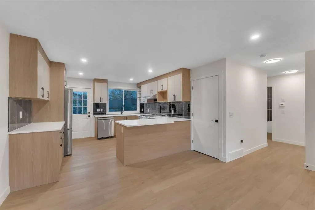 352 Lysander Place SE
