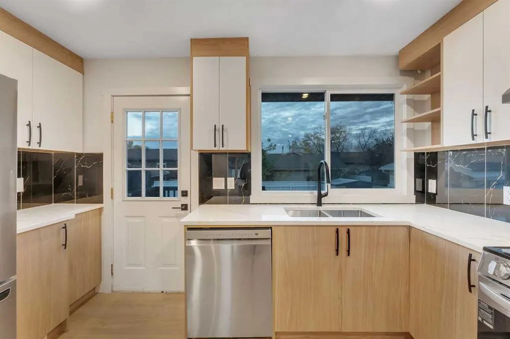 352 Lysander Place SE