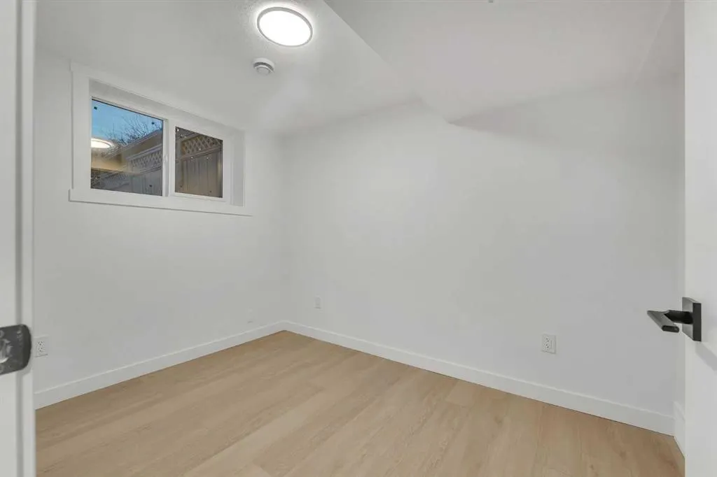 352 Lysander Place SE