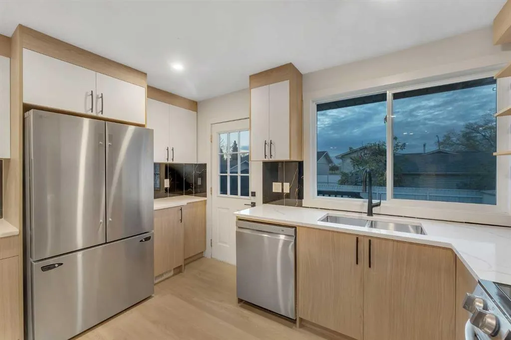 352 Lysander Place SE