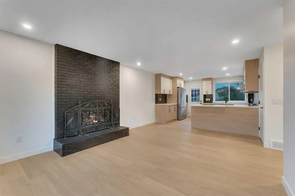 352 Lysander Place SE